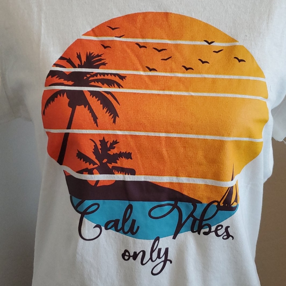 NWOT Cali Vibes Only T